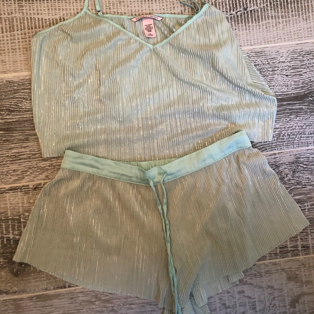 Victoria’s Secret sea foam green sleep set!